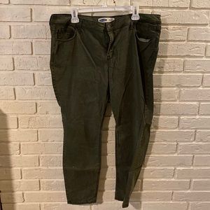 Mid-Rise Sateen Rockstar Super Skinny Jeans